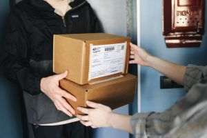 eAWB îşi extinde serviciile de curierat în Uniunea Europeană şi oferă comercianţilor români acces la o piaţă cu peste 450 de milioane de consumatori